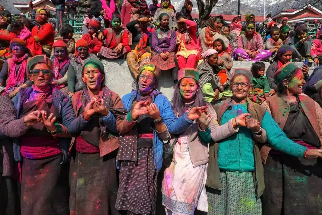 Sangla-Holi-Local-People